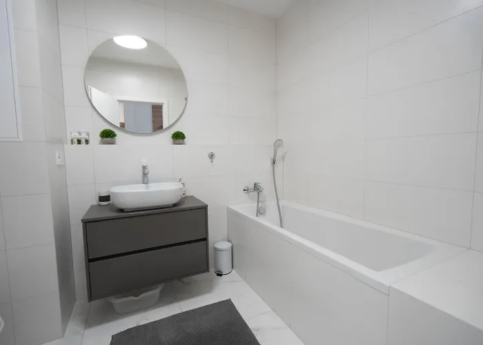 Centrum-vusch Parking Included Apartment